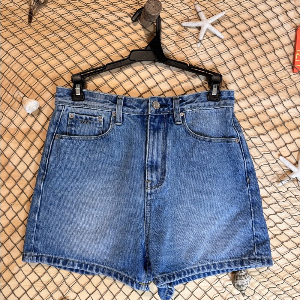 Blue Jean Shorts with High-Waisted Design and Relaxed Fit